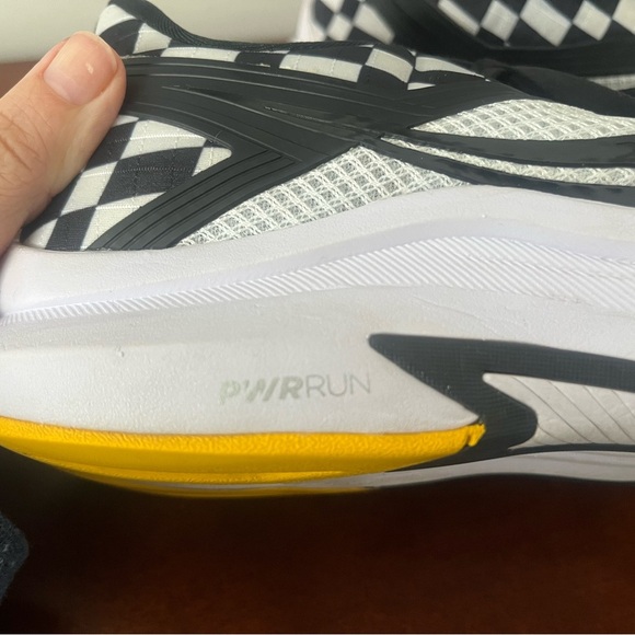 Barely worn women’s size 10 Saucony Axon running shoes - Picture 5 of 10